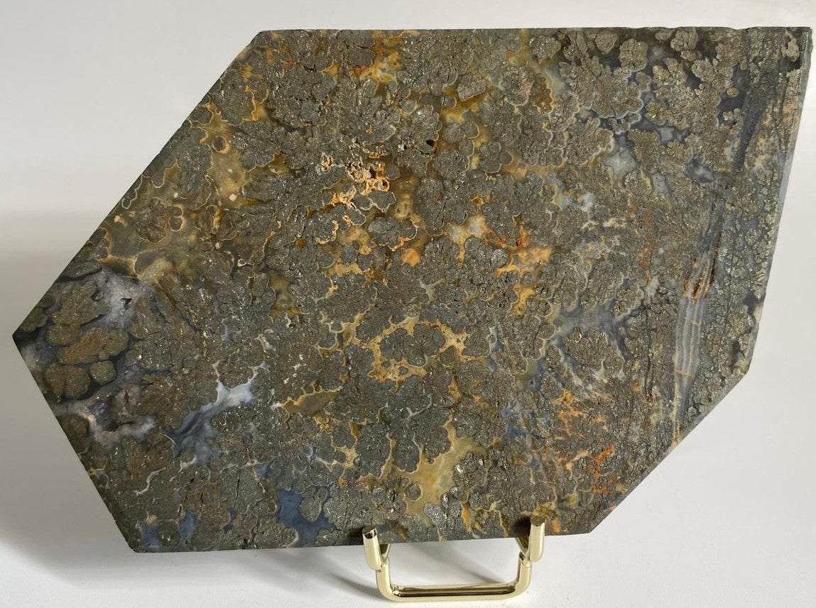 Felie de 17.5cm de pirita in agat montata pe suport metalic, pietre semipretioase naturale