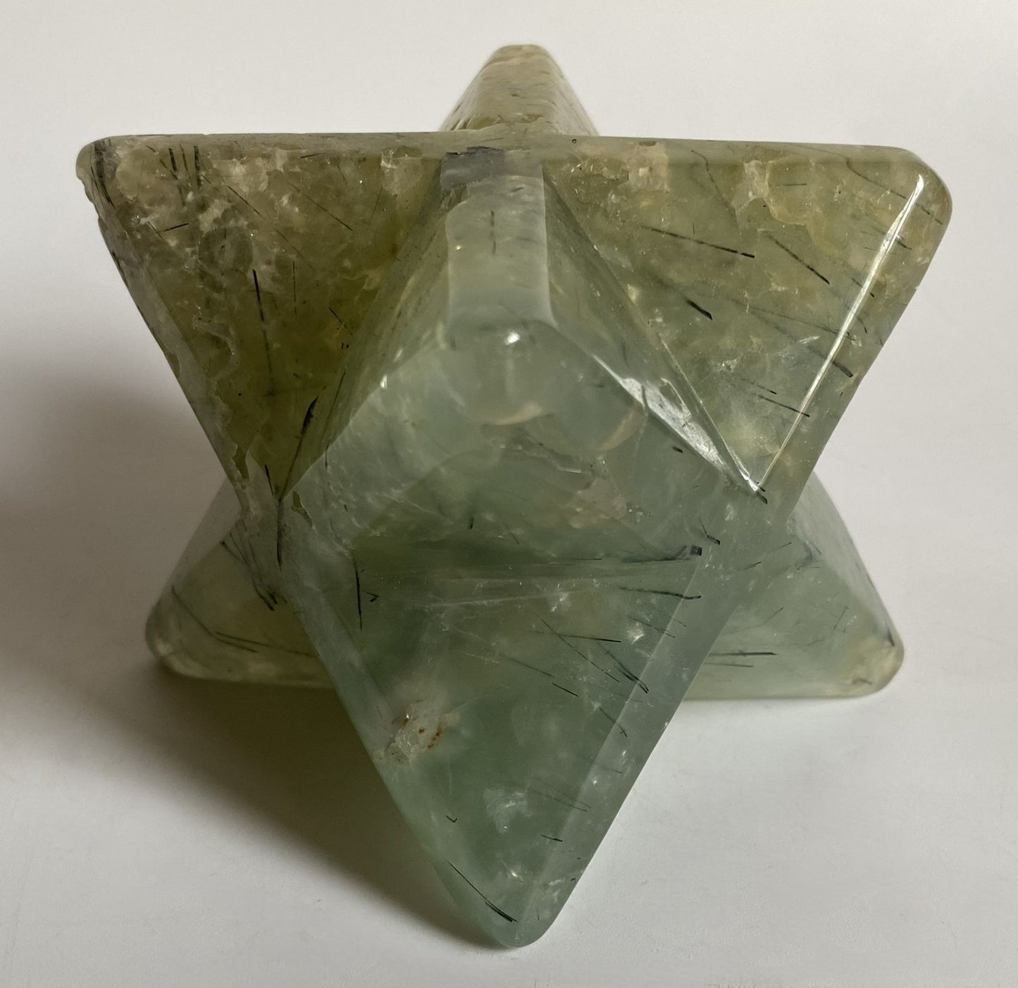 Merkaba de 8.8cm din cristal de prehnit pe fundal alb