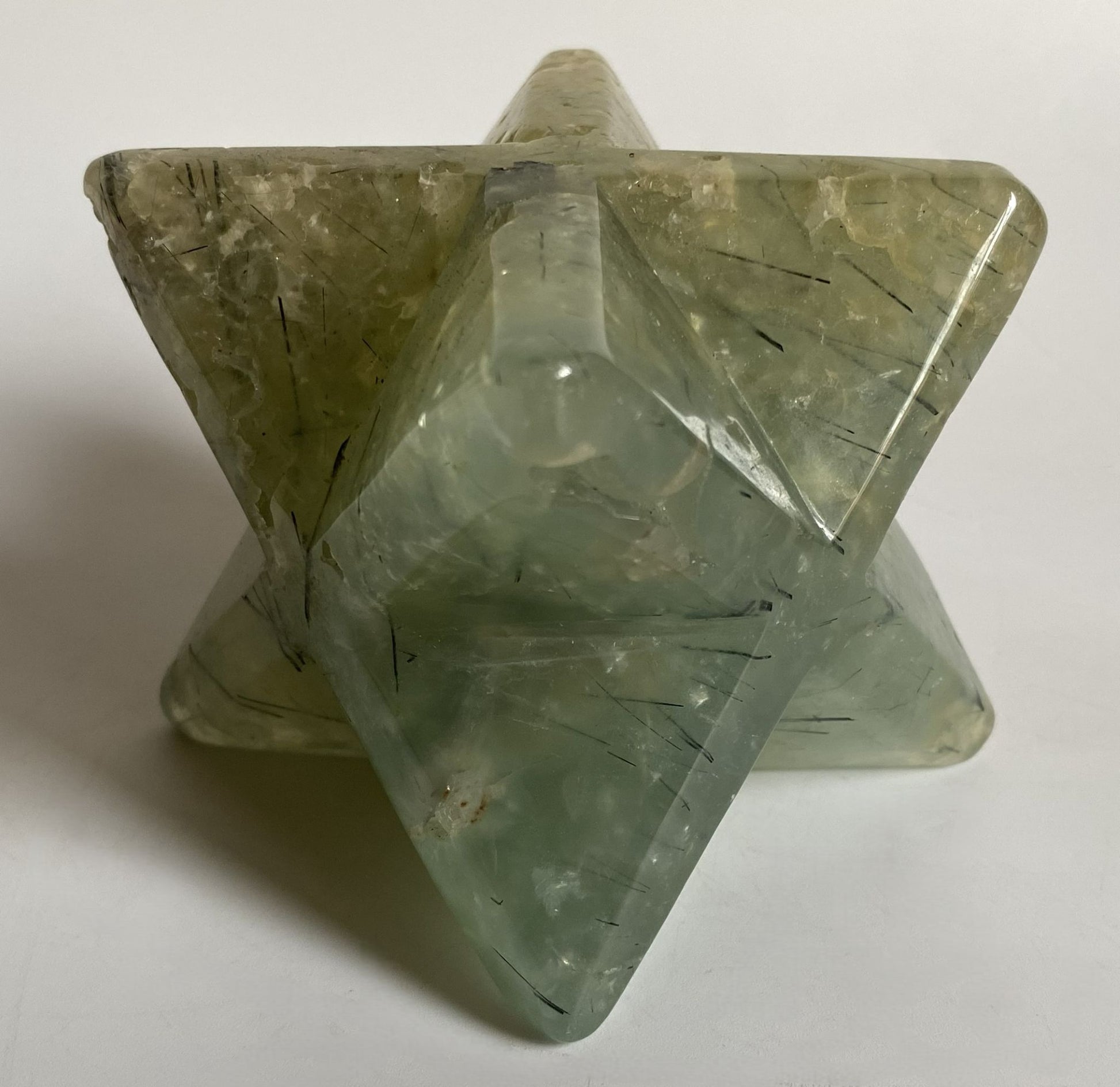 Merkaba de 8.8cm din cristal de prehnit pe fundal alb