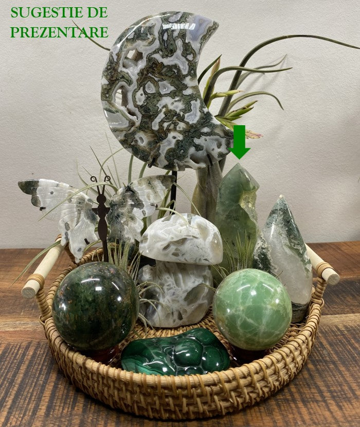 Prehnit obelisk brut 12cm natural semi-precious stone displayed in basket with other stones and decorative items