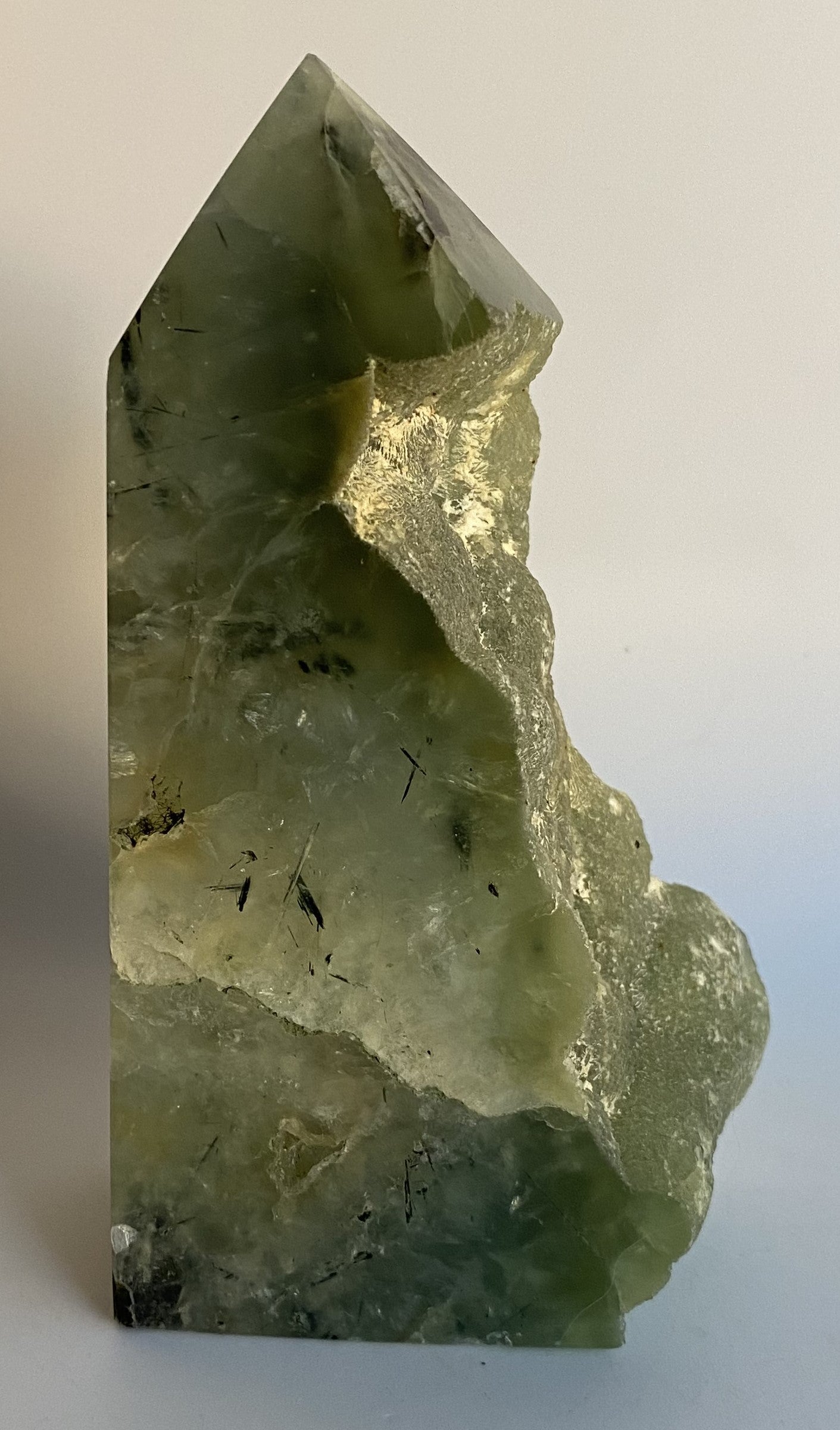 Prehnit obelisk raw 12cm natural semi-precious stone crystal