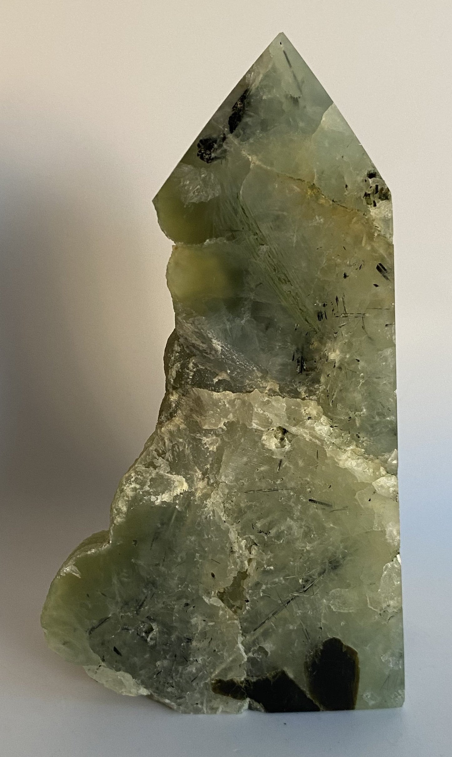 Prehnit raw obelisk 12cm natural semi-precious stone with green and black inclusions