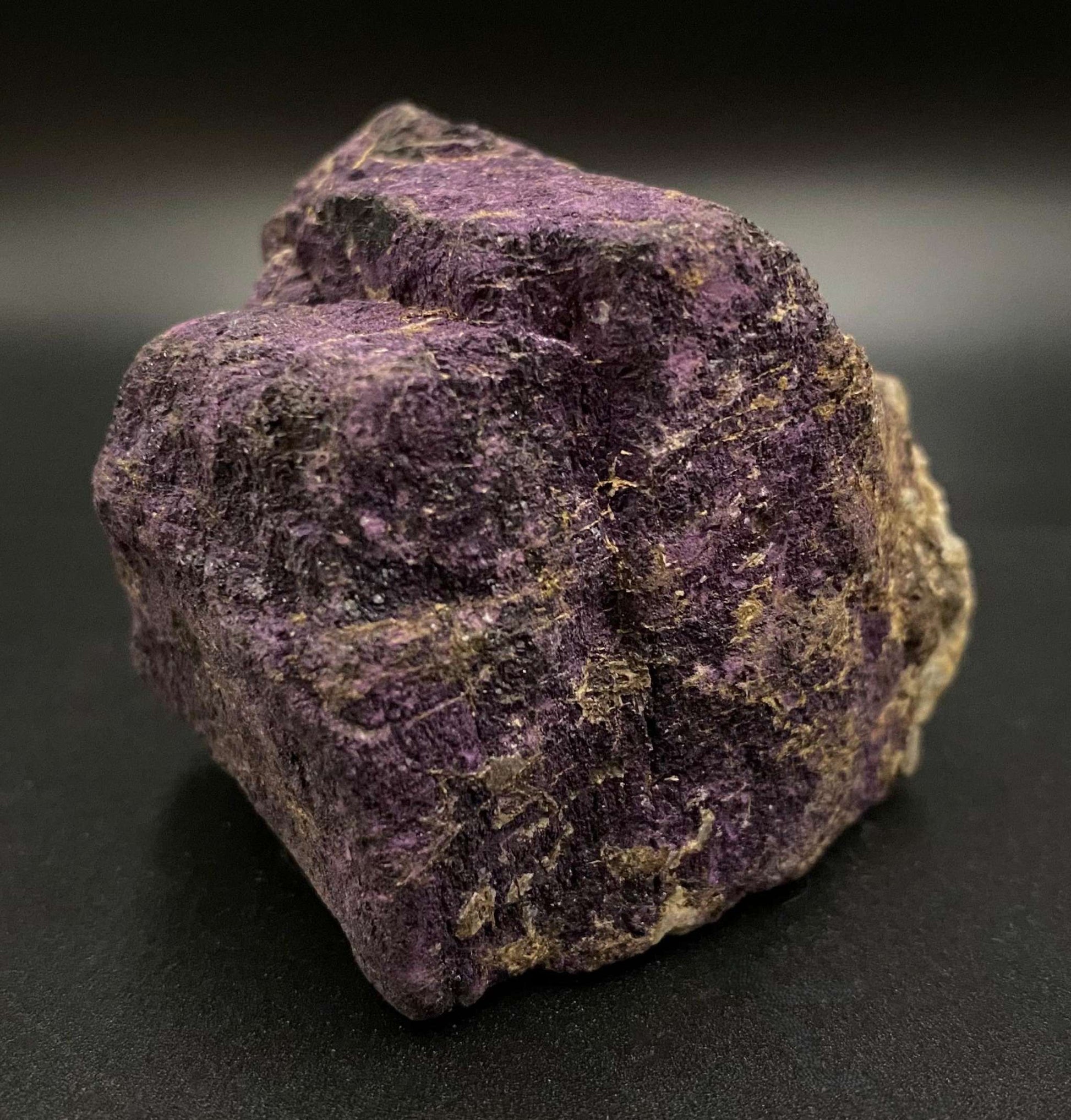 Specimen piatra bruta Purpurit raw purple stone on black background