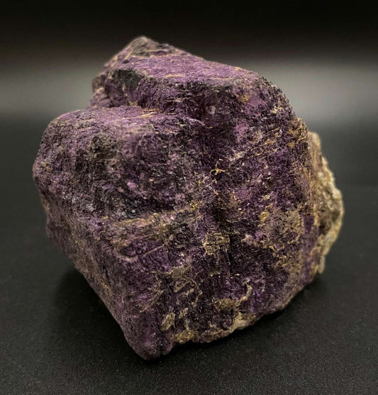Specimen piatra bruta Purpurit raw purple stone on black background