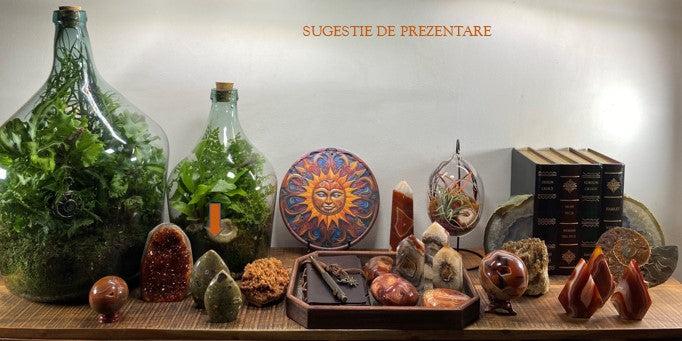 Set sculpturi riolit din pietre semipretioase decorativ pe raft lemn