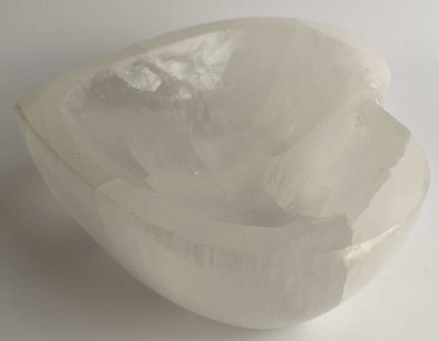 Bol din selenit natural de 10.2 cm pentru inimă, piatră semiprețioasă autentică