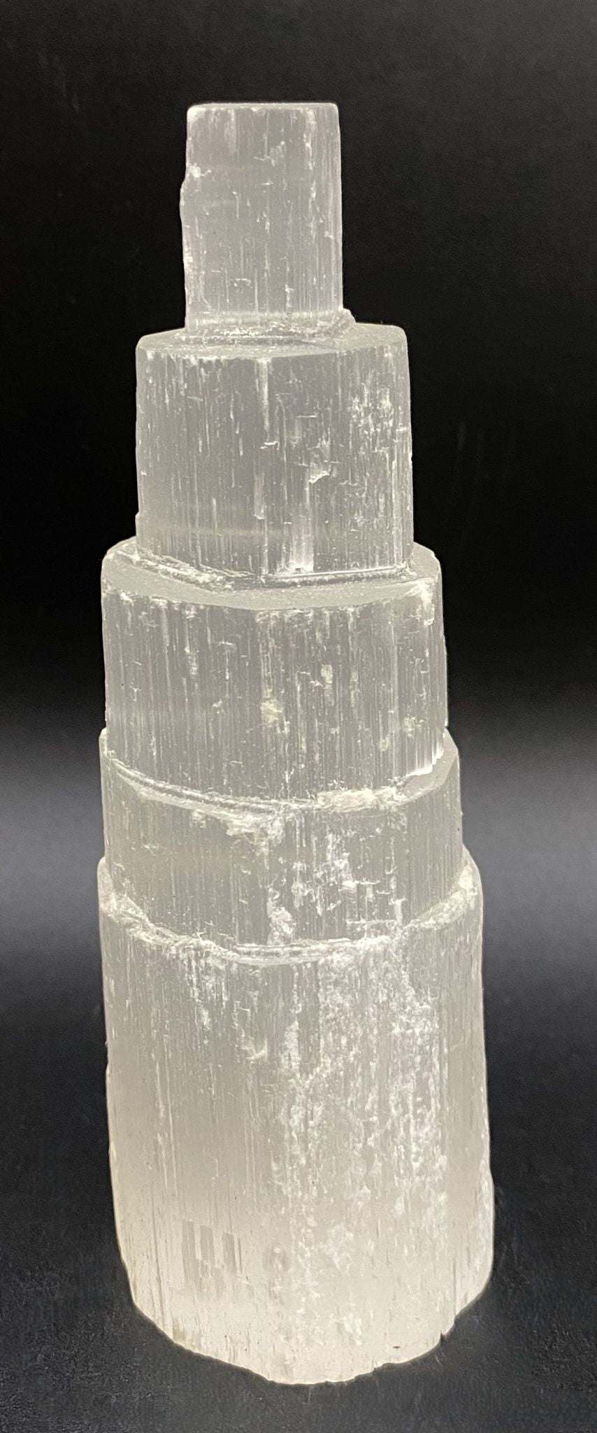 Turn din selenit natural de 12.2cm, piatră semiprețioasă