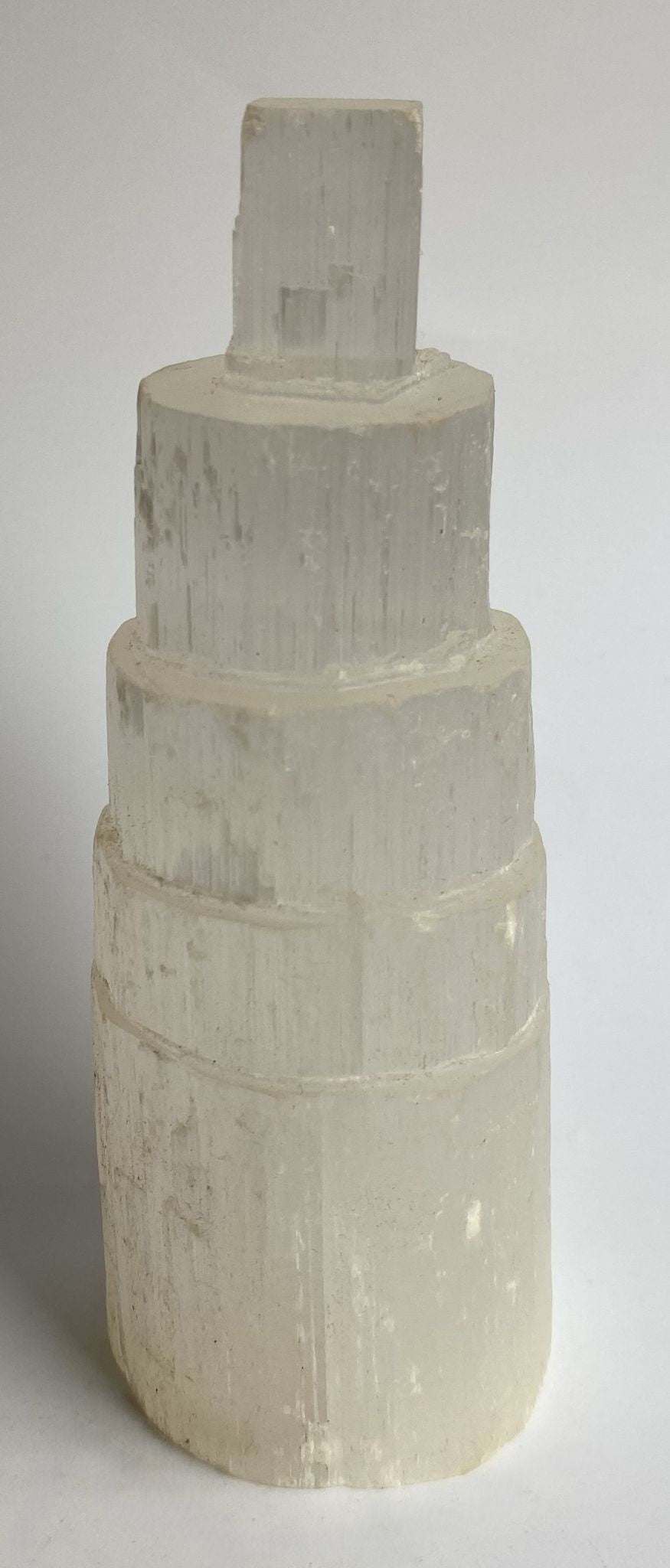 Turn pagoda din selenit natural de 12.2 cm, piatră semiprețioasă