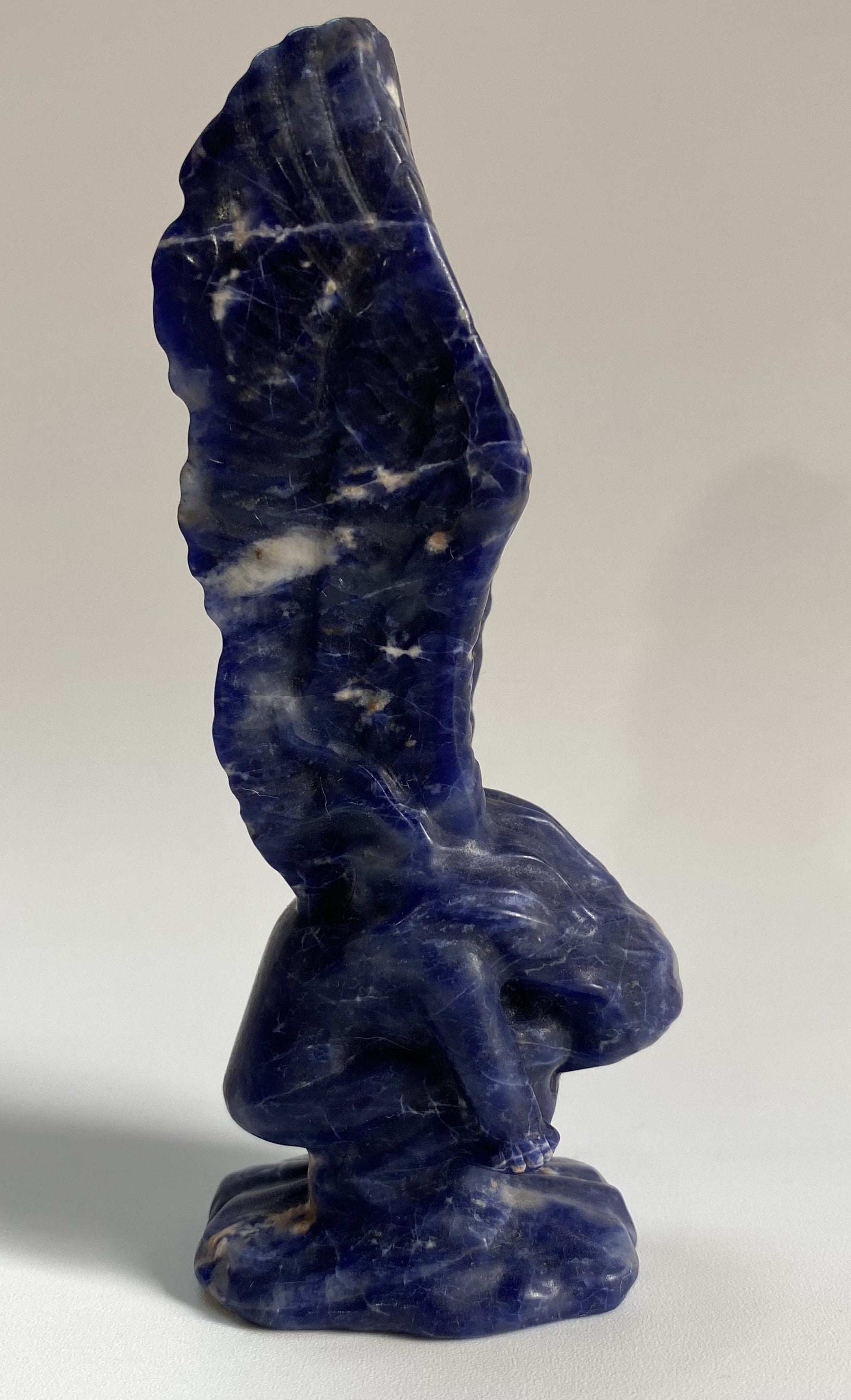 Sculptură înger din sodalit piatră semiprețioasă decorativă