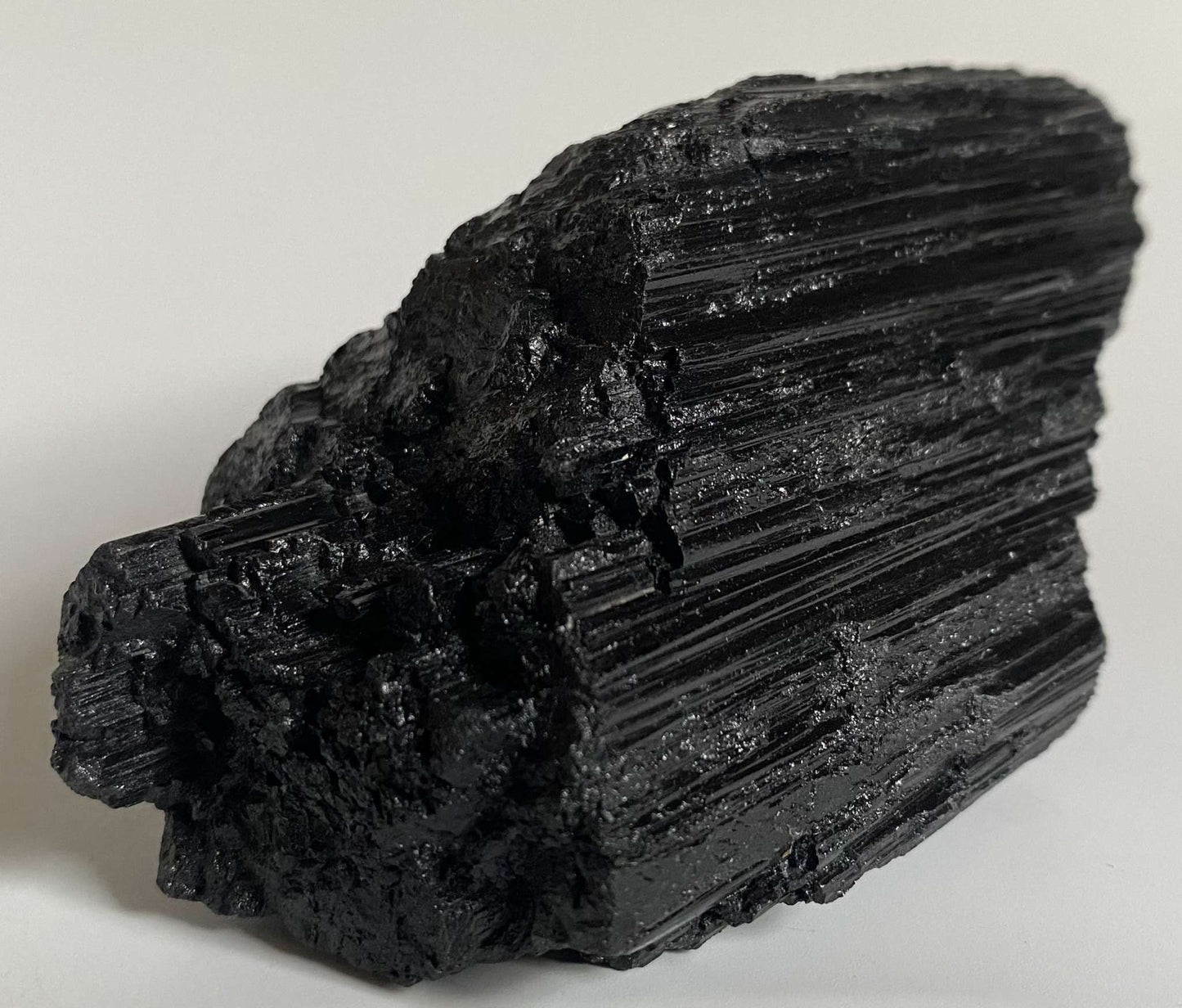 Turmalina neagra piatra bruta naturala cristale vindecatoare 11.2cm