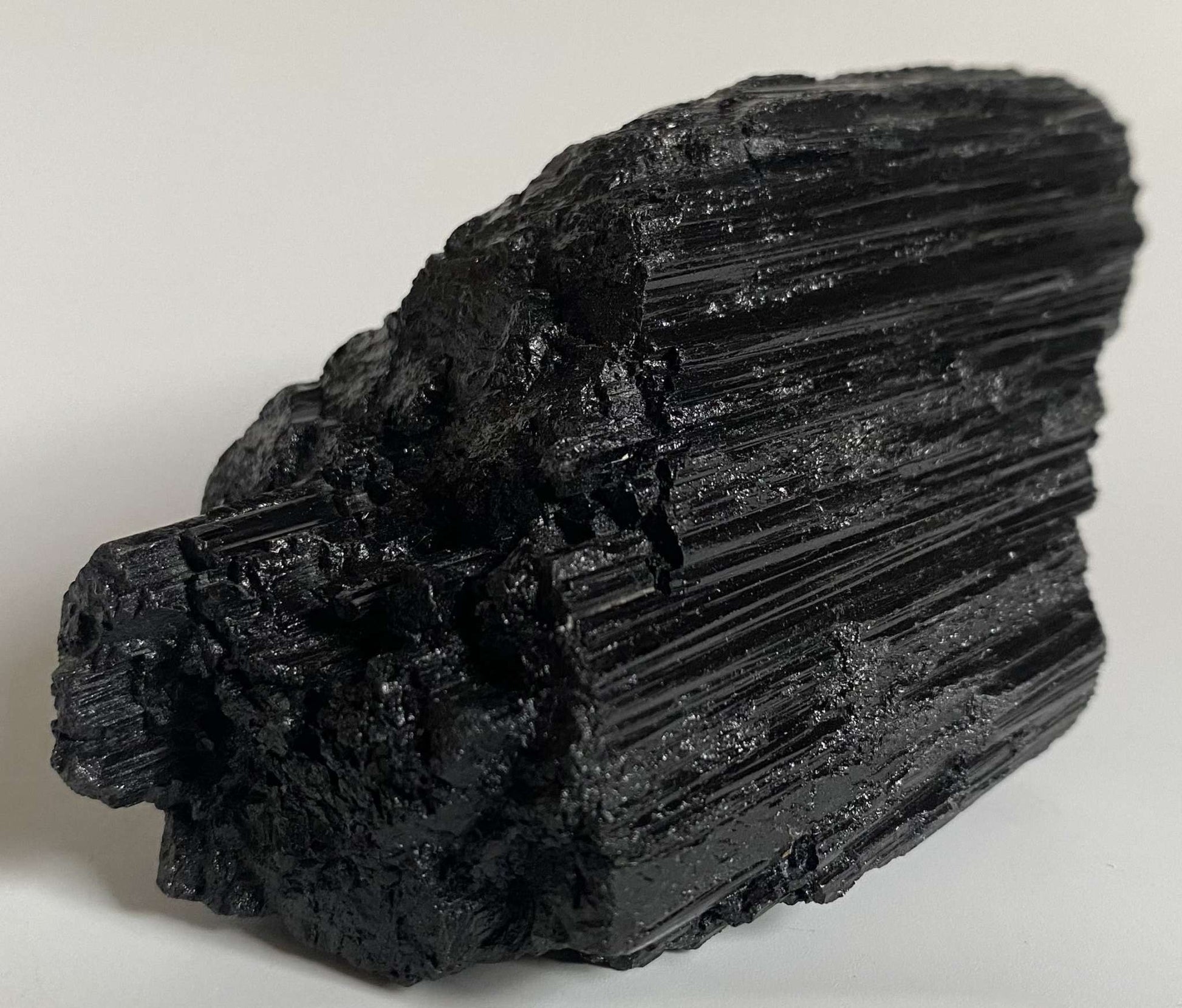 Turmalina neagra piatra bruta naturala cristale vindecatoare 11.2cm