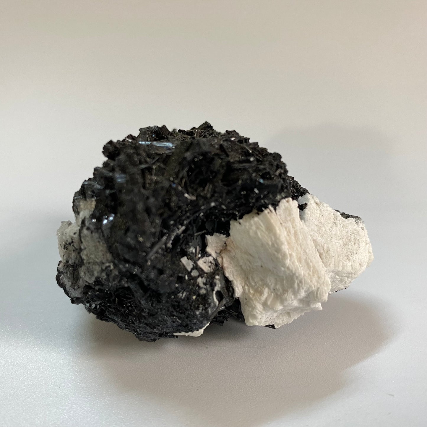Turmalina Neagra Cristalizata - Specimen piatra semipretioasa