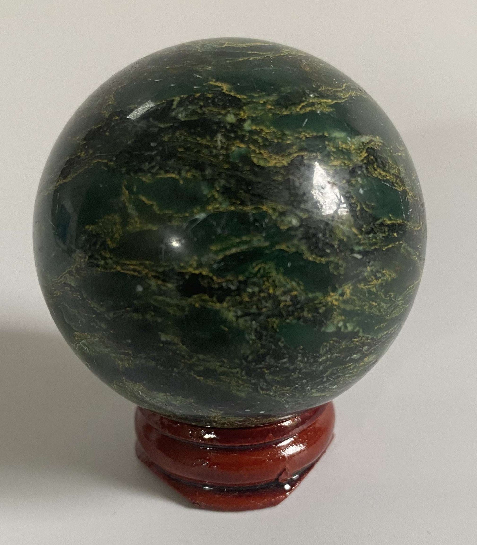 Sfera 5cm din Verdit Jad African pe suport din lemn, piatra semipretioasa naturala