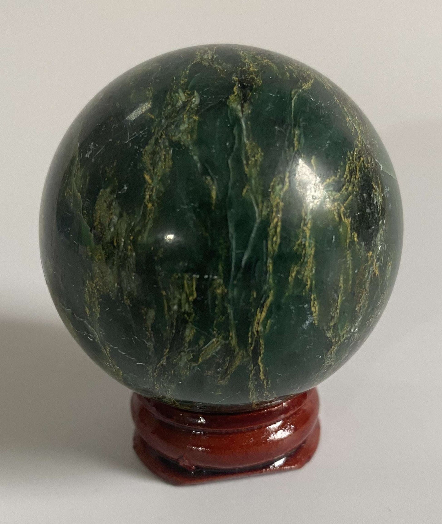 Sfera de Verdit Jad African 5cm pe suport din lemn, piatra semipretioasa naturala