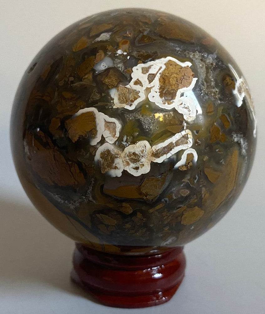 Sfera din Agat Indonezia de 5.9cm pe suport din lemn, piatră semiprețioasă naturală