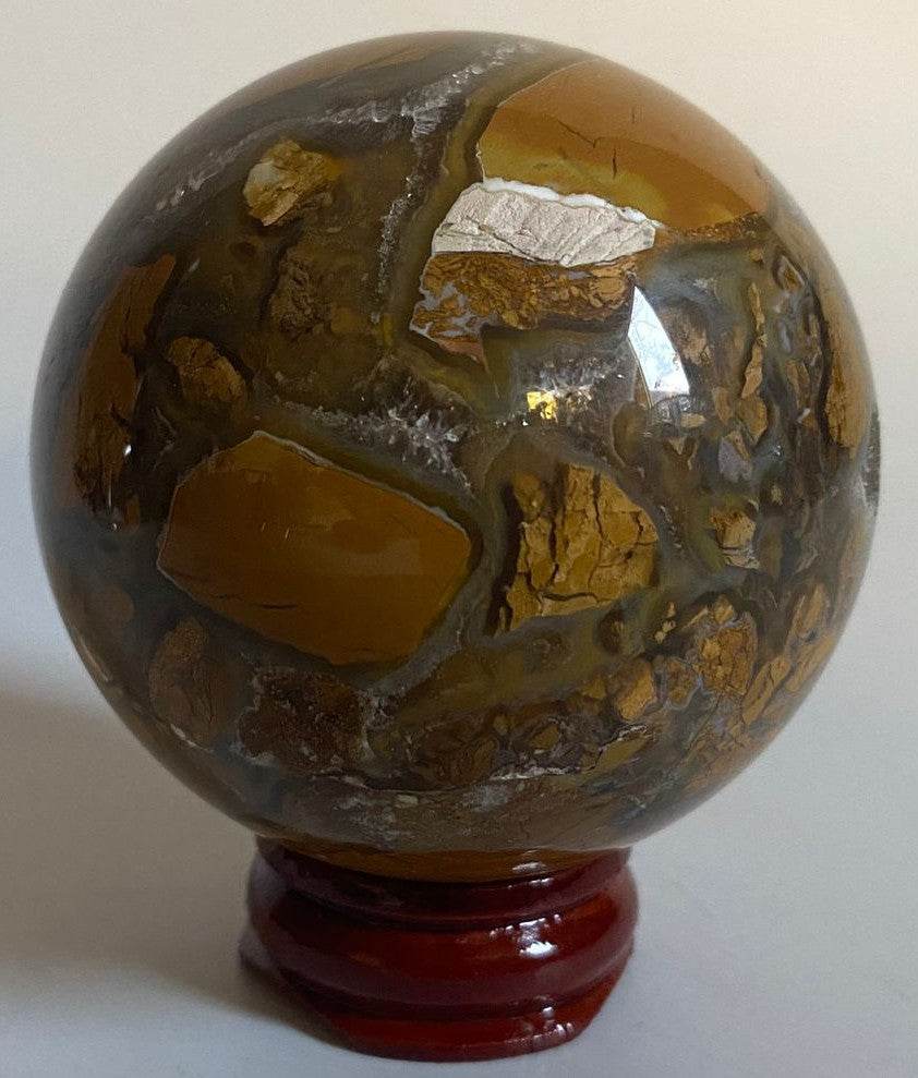 Sfera de Agat Indonezia 5.9cm pe suport de lemn natural